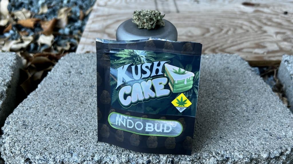 Kush Cake Bud with Bag and Grinder